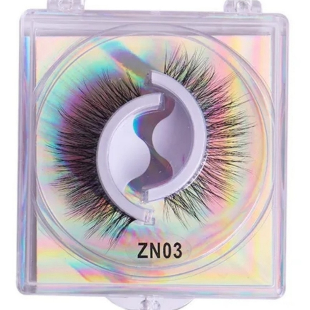 NIB Reusable Self-Adhesive Eyelashes L4